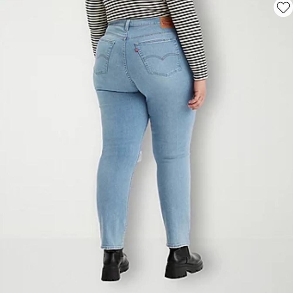 Levi's Plus Size 724 Distressed High Rise Straight Jean Size 18